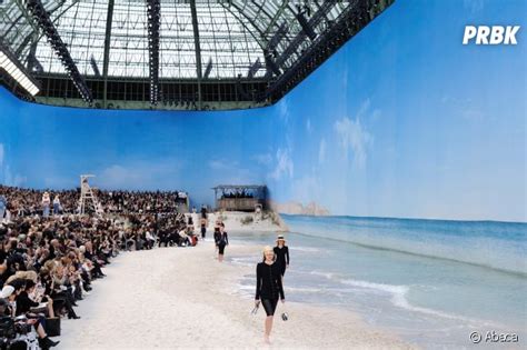 Paris Fashion Week: Chanel à la plage au Grand Palais